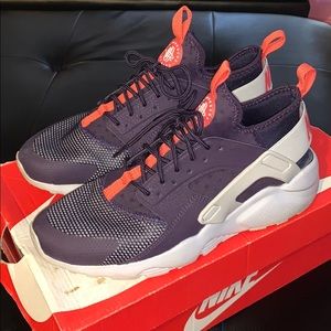 Nike women’s hurrache run size 7y